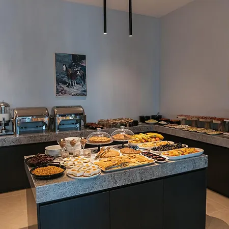 Mazarine Hotel, Vlore, Albania Hotel Radhime