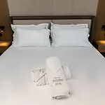 Mazarine Hotel, Vlore, Albania Hotel Radhimë